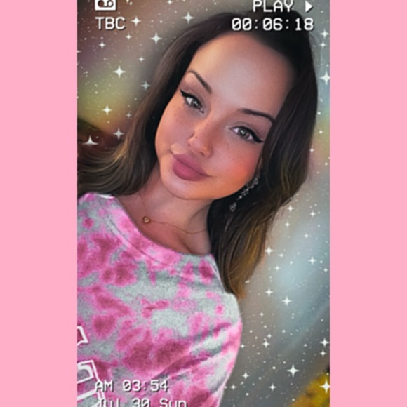 Meet your Posher, Kiana - Picture 1 of 2